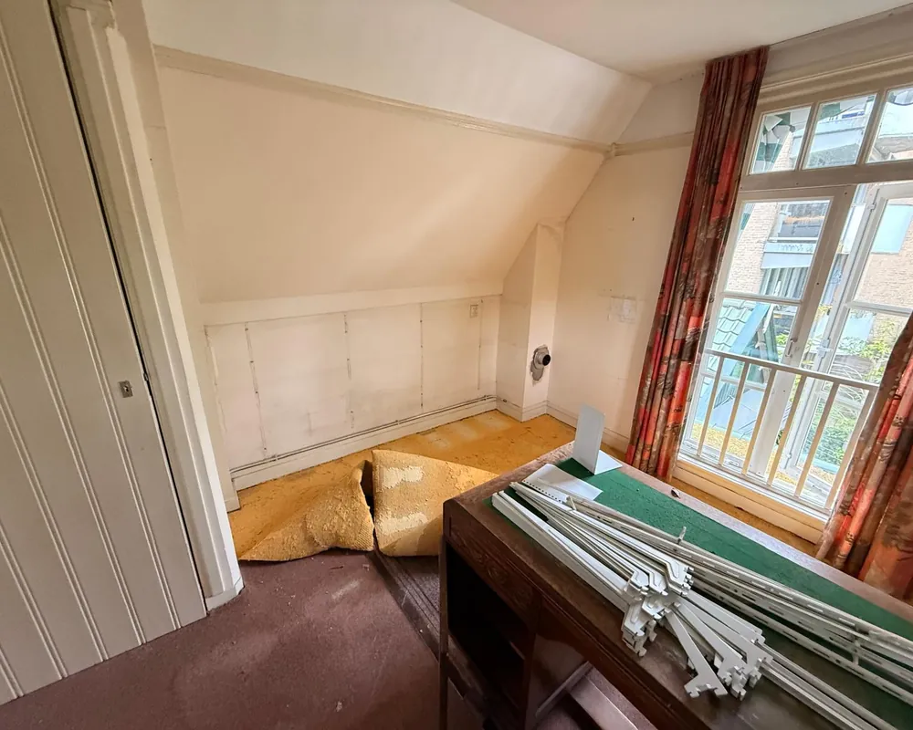 Lege kamer, bezemschoon opgeleverd na de woningontruiming